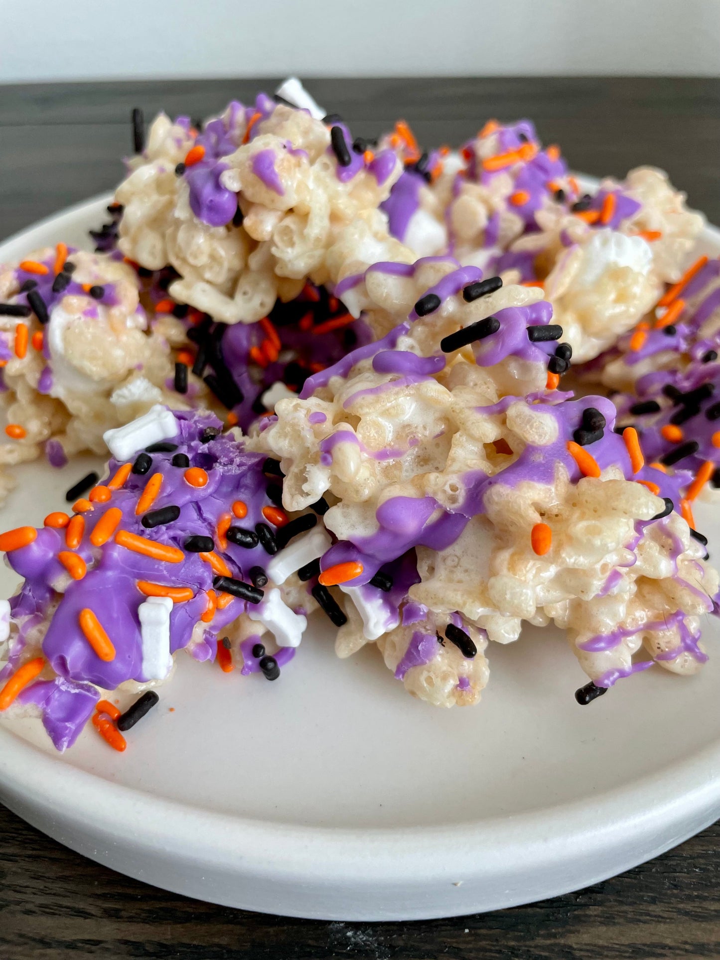 Halloween Crispie Mix Clusters