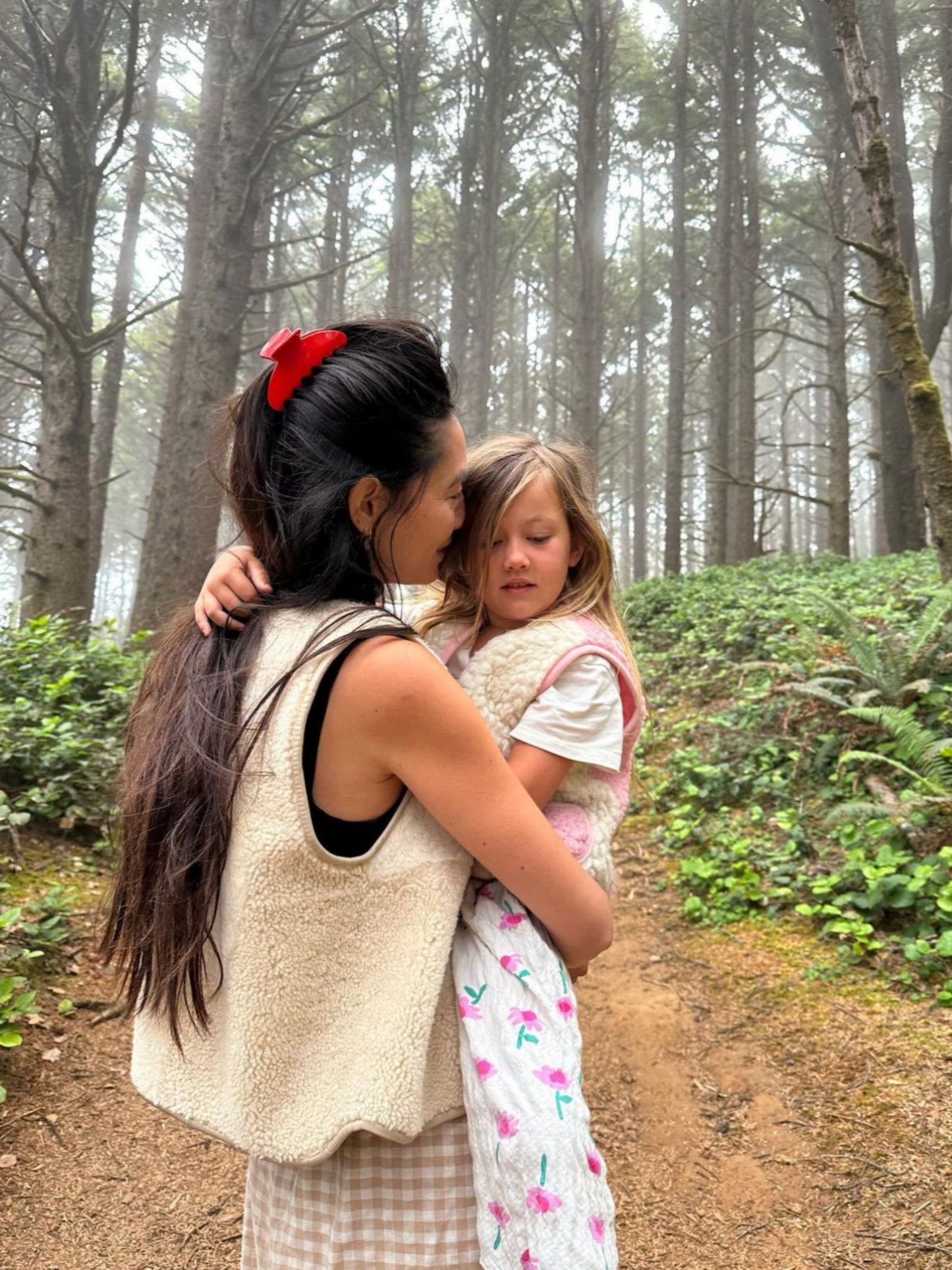 Medium Hair Claw - Cherry