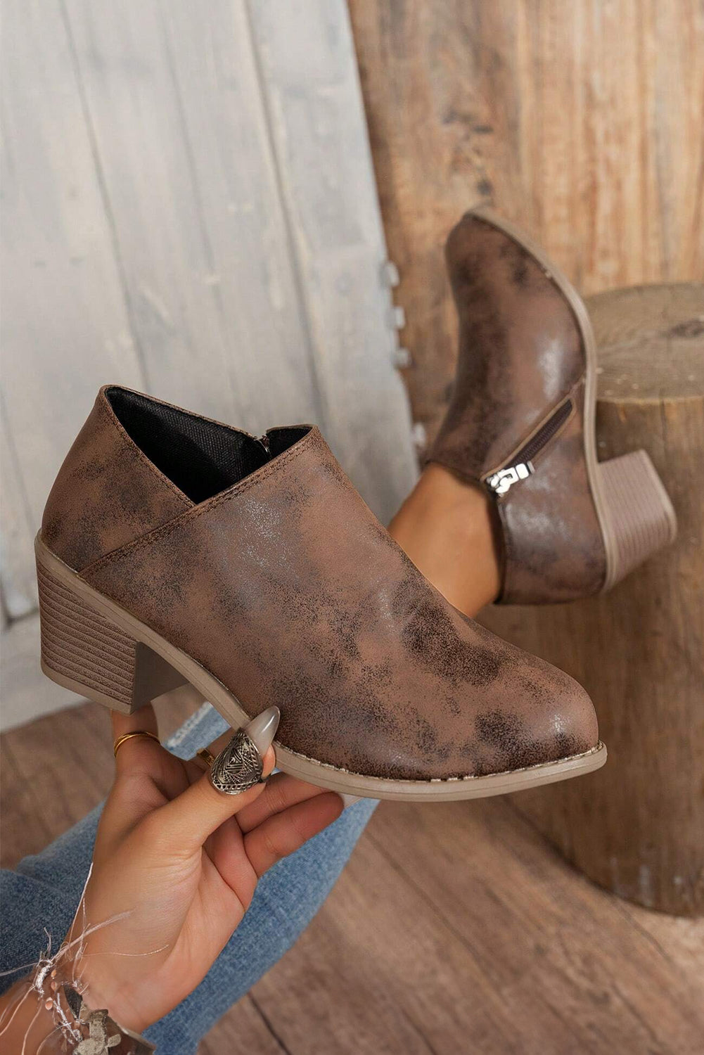 Tulip Opening Suede Ankle Boots