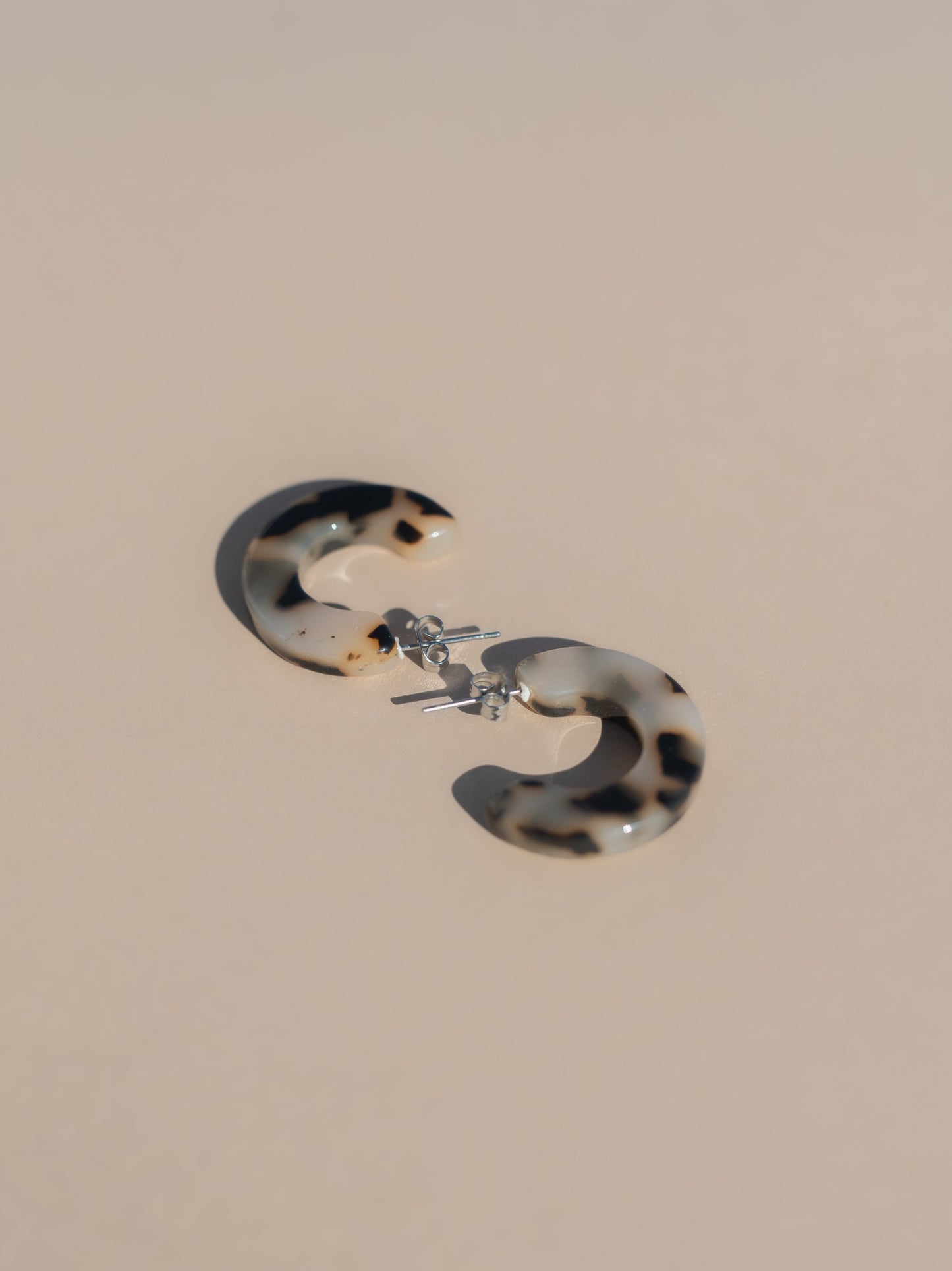 Ray Hoops Earrings - Ivory