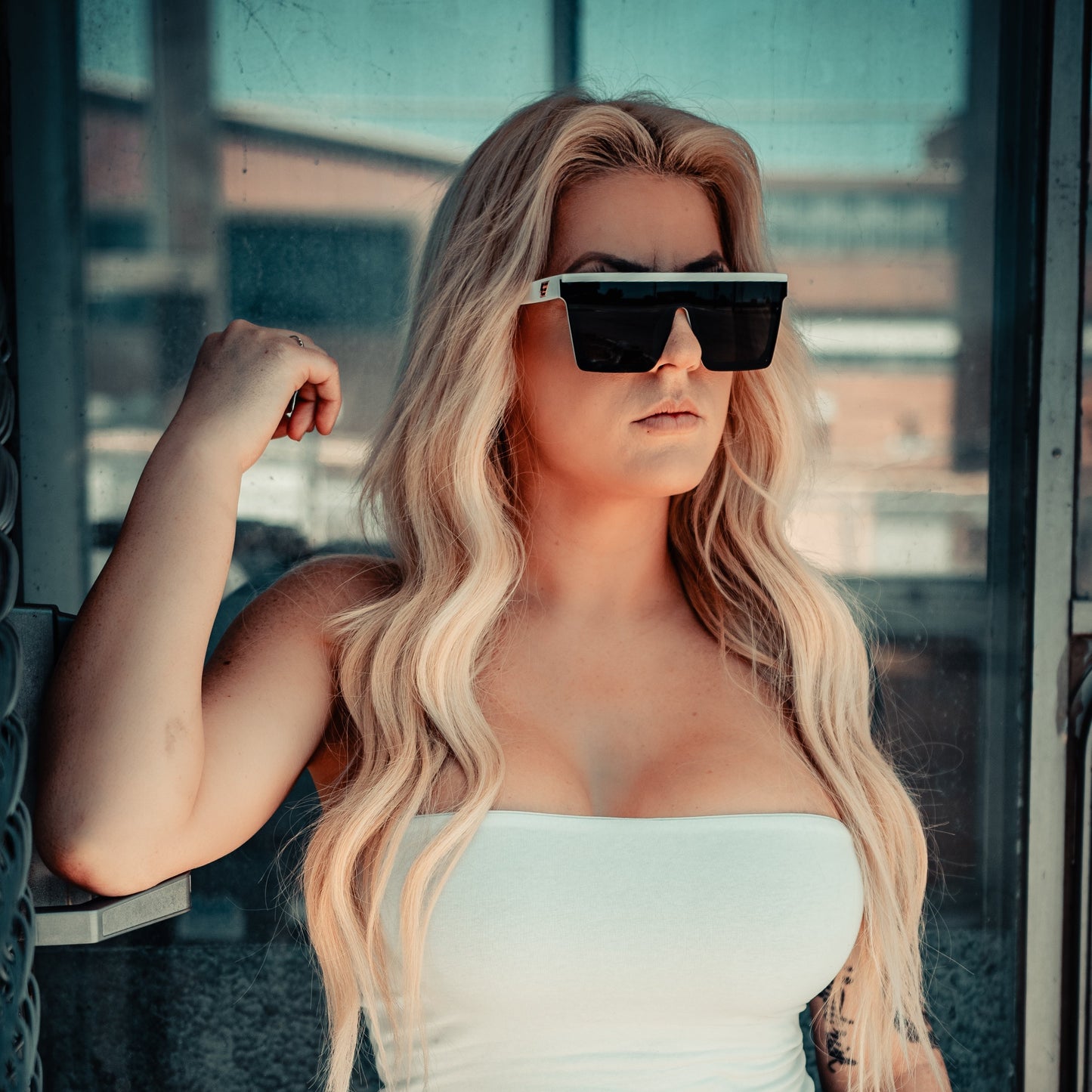 Afterhour White Frame/Smoked Lens