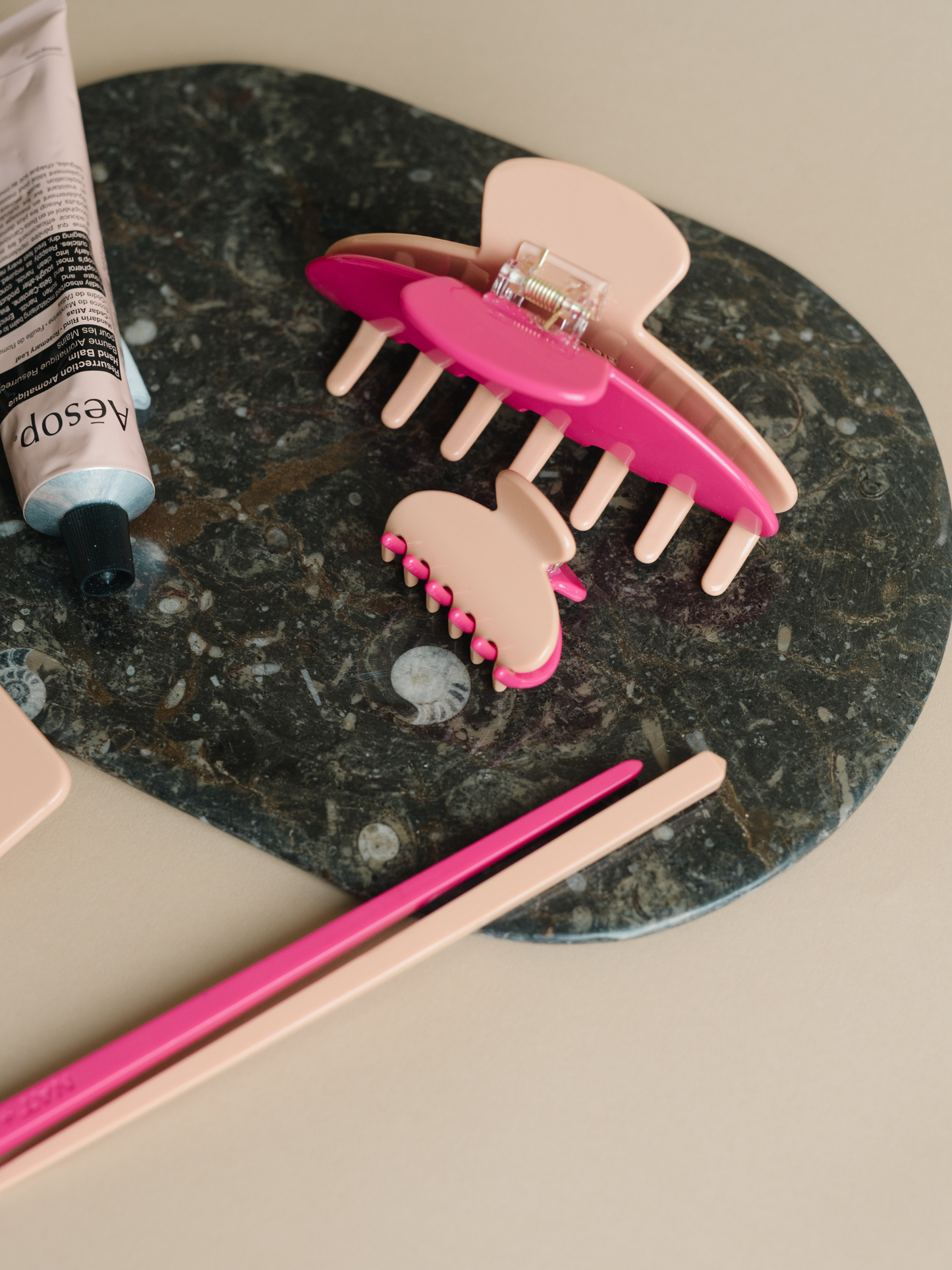 Medium Hair Claw - Dragon Fruit