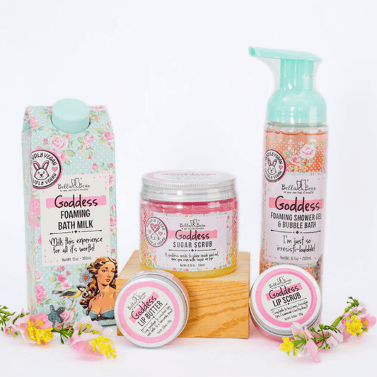 Bella & Bear Goddess Gift Set with 2 in 1 Foaming Shower Gel & Bubble Bath, Foaming Bath Milk, Body Scrub & Lip Care Set – Tropical Scent